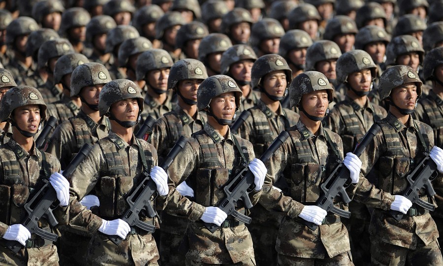 Китайские военные вступили в схватку с квадрокоптером