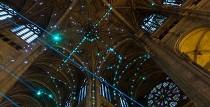 Необычное использование планшета: лазерное шоу в церкви